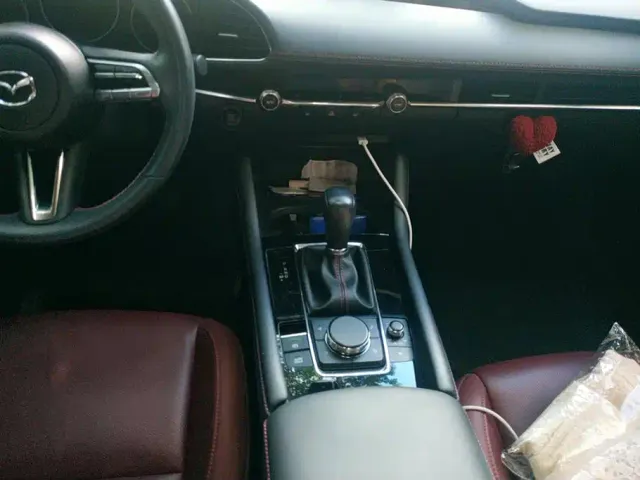 Mazda Axela — Фото автомобиля 16