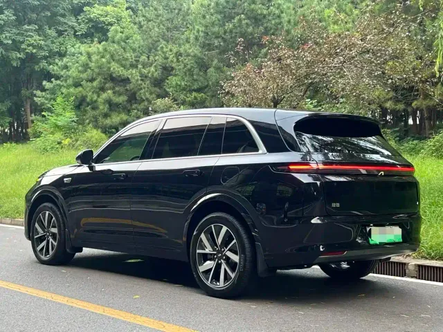 Li Auto L7 — Фото автомобиля 4