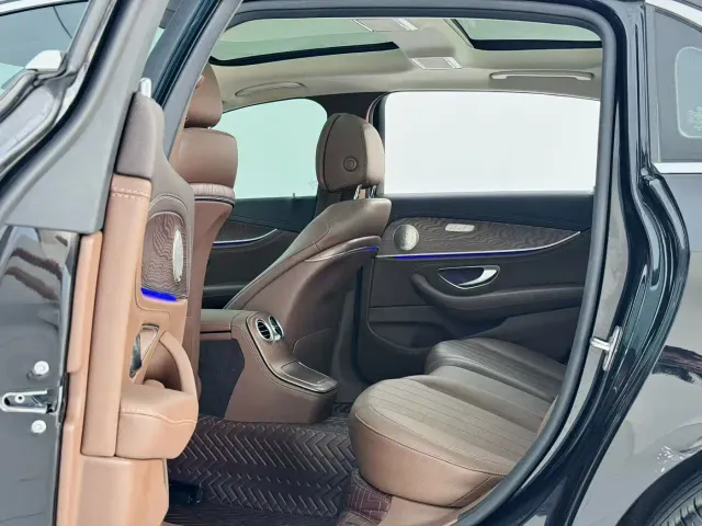 Mercedes-Benz E-Class — Фото автомобиля 5