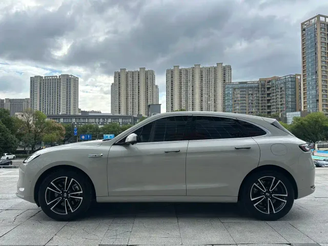 Aito M5 — Фото автомобиля 4