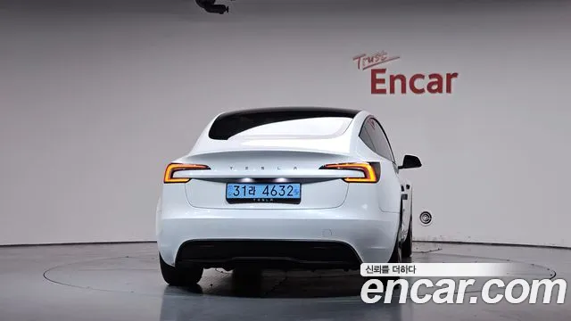 Tesla Model 3 — Фото автомобиля 4