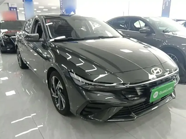 Hyundai Elantra — Фото автомобиля 3