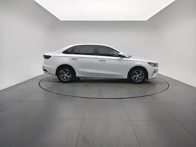 Geely Emgrand — Фото автомобиля 9