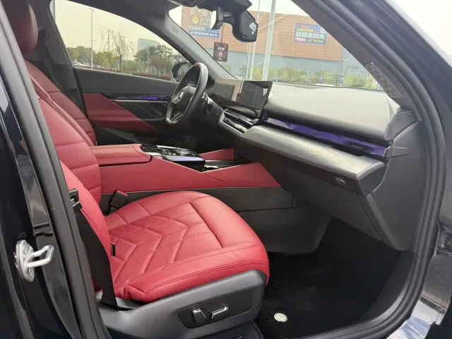 BMW 5 Series — Фото автомобиля 10