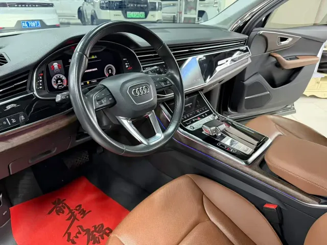 Audi Q7 — Фото автомобиля 4