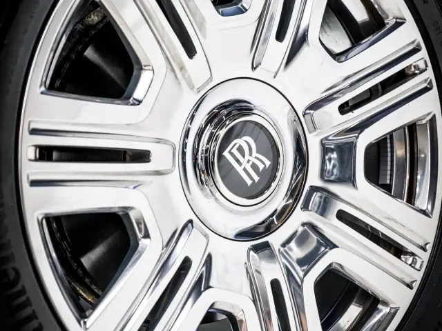Rolls-Royce Cullinan — Фото автомобиля 9