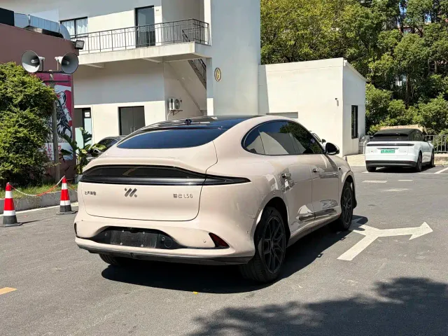 IM Motors LS6 — Фото автомобиля 12