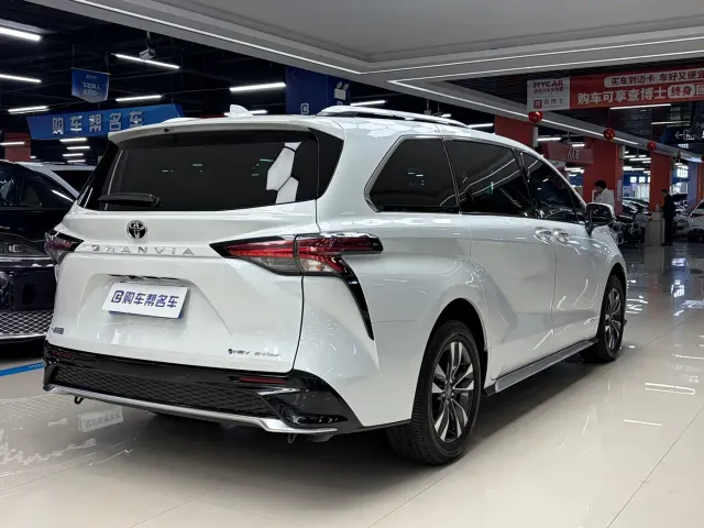 Toyota Granvia — Фото автомобиля 15