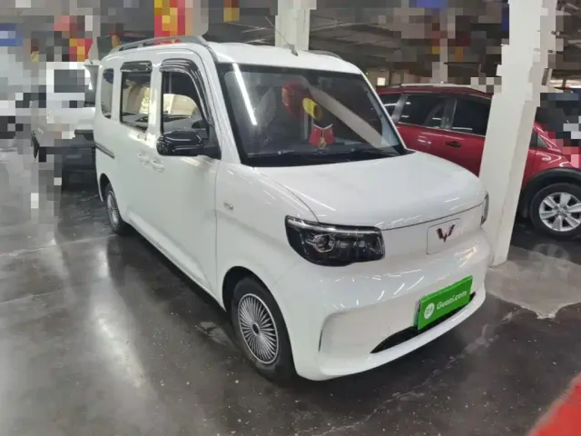 Wuling Zhiguang NEV — Фото автомобиля 3