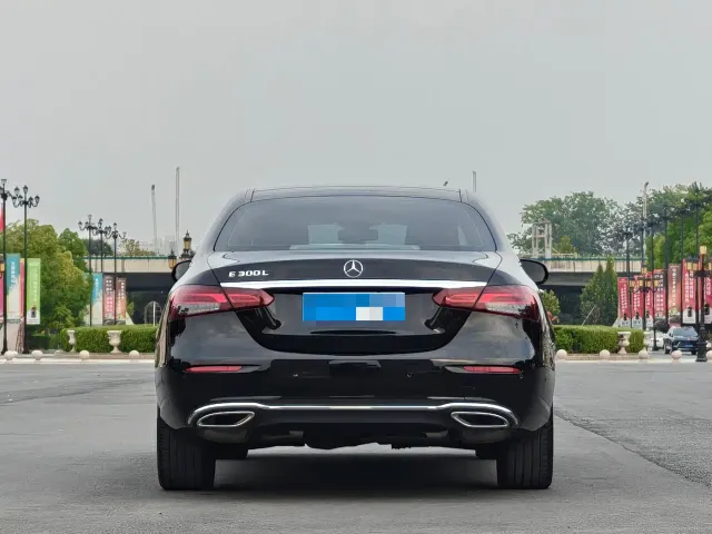 Mercedes-Benz E-Class — Фото автомобиля 5