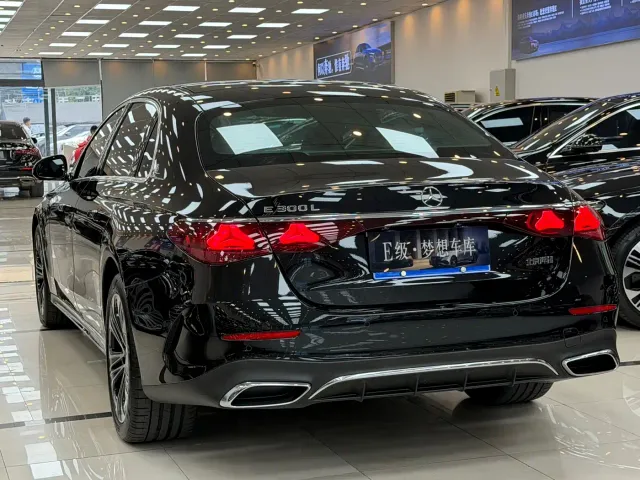 Mercedes-Benz E-Class — Фото автомобиля 17