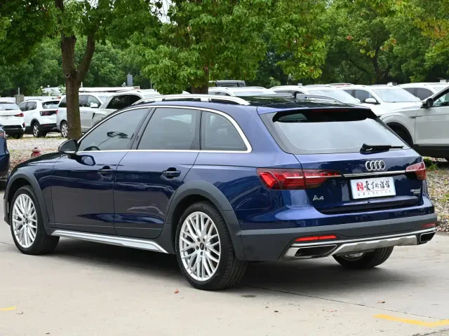 Audi A4 — Фото автомобиля 3