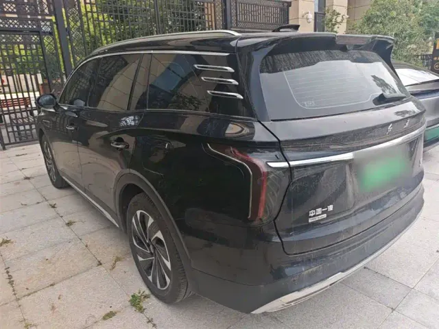 Hongqi HS7 PHEV — Фото автомобиля 4