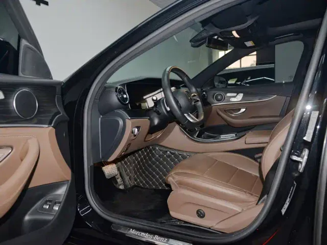 Mercedes-Benz E-Class — Фото автомобиля 9