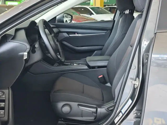 Mazda Axela — Фото автомобиля 7