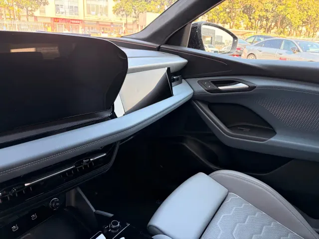 Audi Q6L e-tron — Фото автомобиля 13