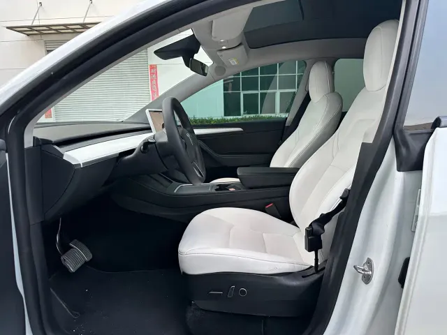 Tesla Model Y — Фото автомобиля 9