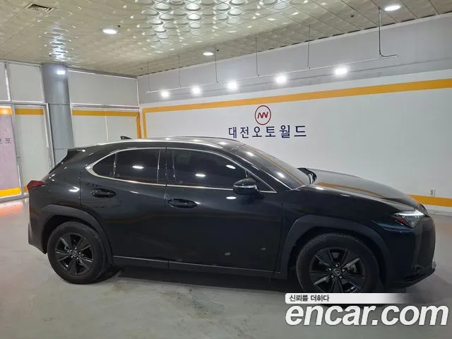 Lexus UX — Фото автомобиля 5