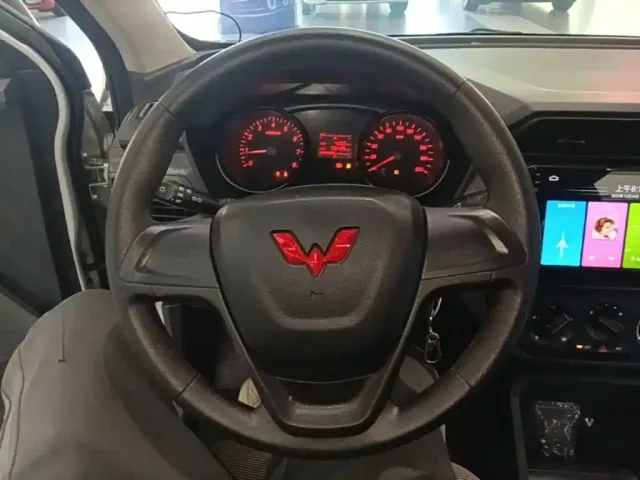 Wuling Hongguang — Фото автомобиля 10