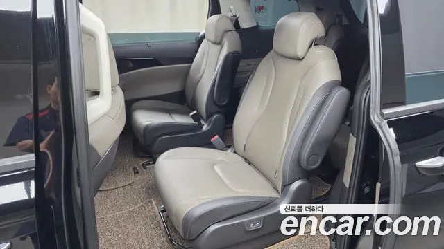 Kia Carnival Generation 4 — Фото автомобиля 12
