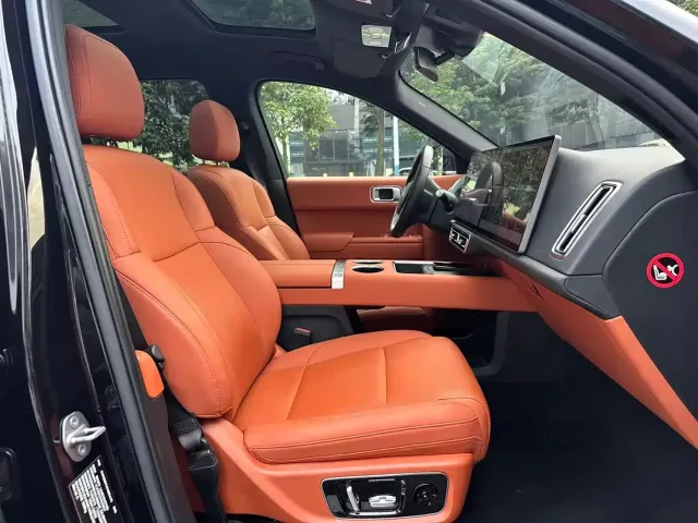 Li Auto L8 — Фото автомобиля 9