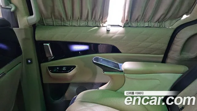 Kia Carnival Generation 4 — Фото автомобиля 14