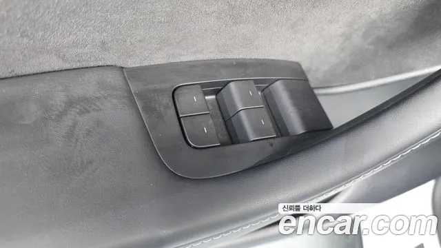 Tesla Model Y — Фото автомобиля 26