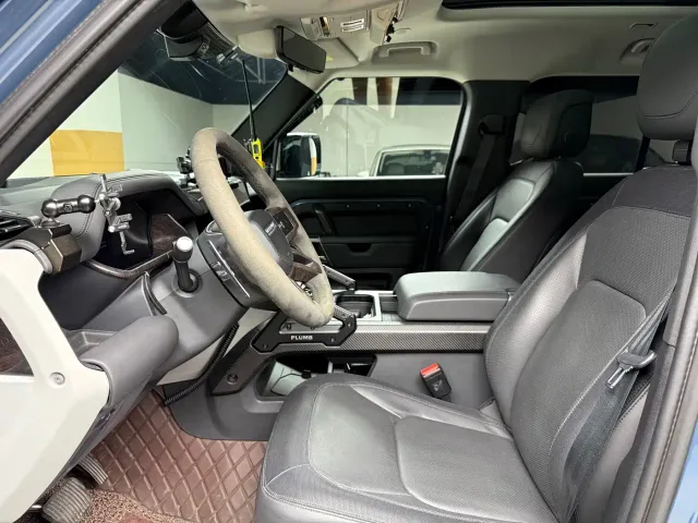 Land Rover Defender — Фото автомобиля 8