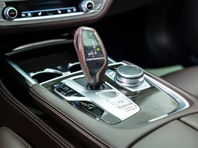 BMW 7 Series — Фото автомобиля 14