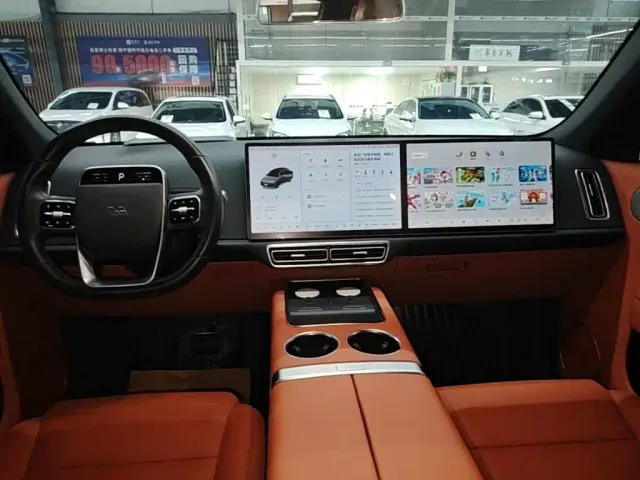 Li Auto L7 — Фото автомобиля 13