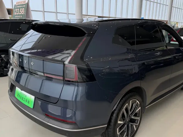Volvo XC70 Plug-in Hybrid — Фото автомобиля 10