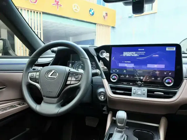 Lexus ES — Фото автомобиля 4