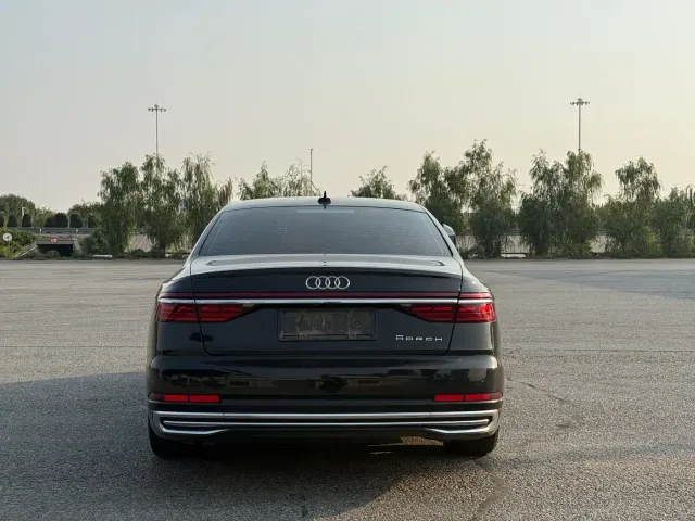 Audi A8 — Фото автомобиля 11