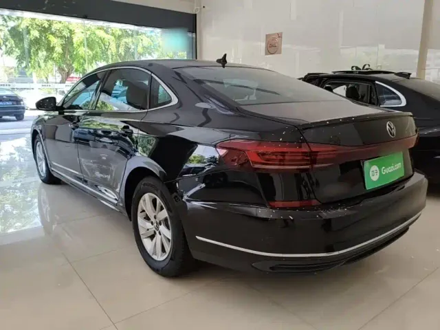 Volkswagen Passat — Фото автомобиля 4