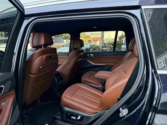 BMW X7 — Фото автомобиля 9