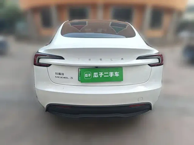Tesla Model 3 — Фото автомобиля 3