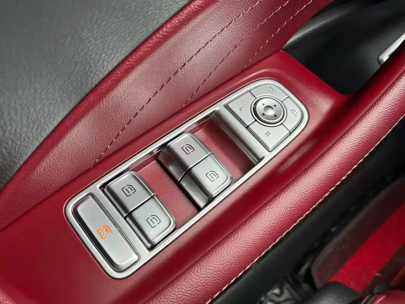 Hongqi Hongqi H5 2023 2.0T Auto Smart Connect Flag Comfort — Фото автомобиля 23