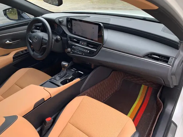 Lexus ES — Фото автомобиля 11