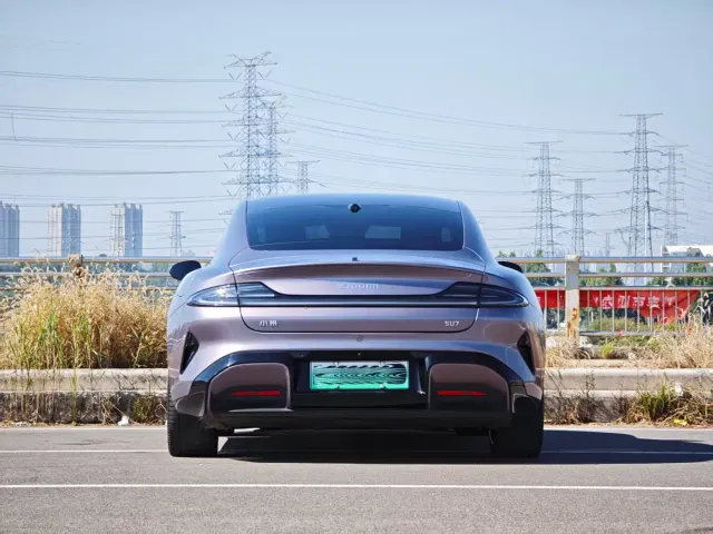 Xiaomi SU7 — Фото автомобиля 8