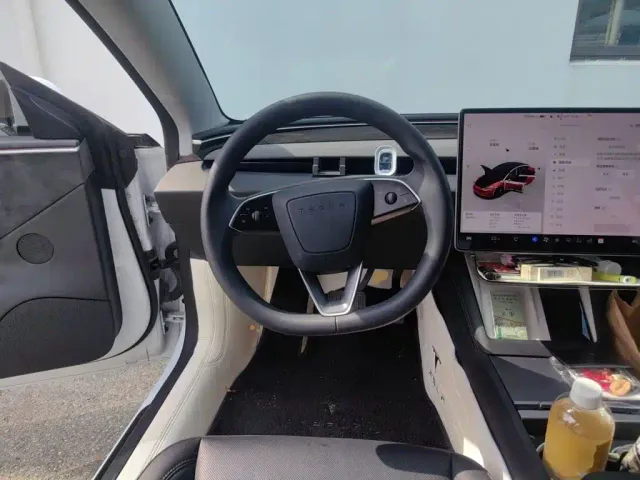 Tesla Model 3 — Фото автомобиля 6