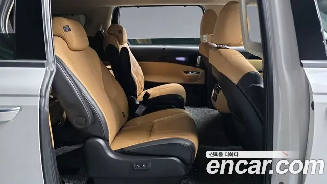 Kia Carnival Generation 4 — Фото автомобиля 11