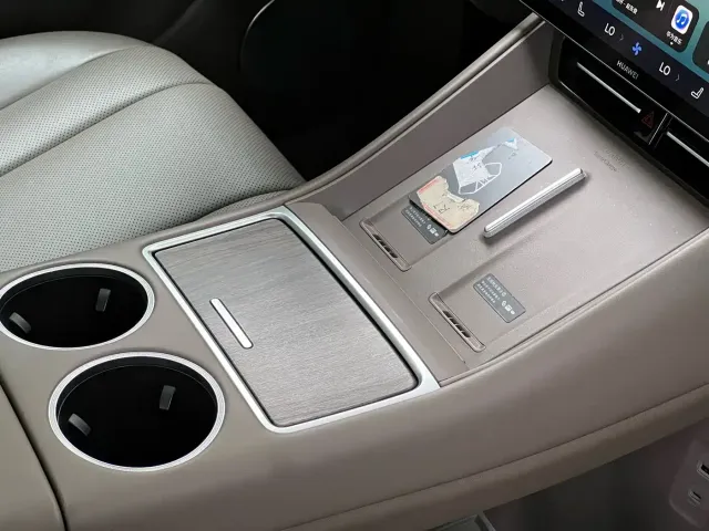 Zhijie Luxeed R7 2026 Range Extender Max — Фото автомобиля 18