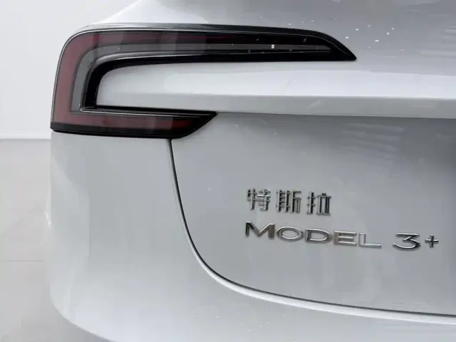 Tesla Model 3 — Фото автомобиля 6