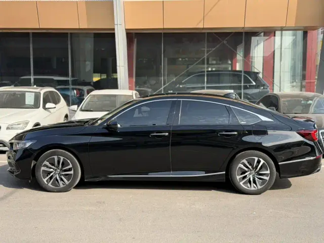 Honda Accord — Фото автомобиля 4