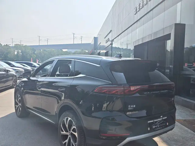 BYD Tang — Фото автомобиля 4
