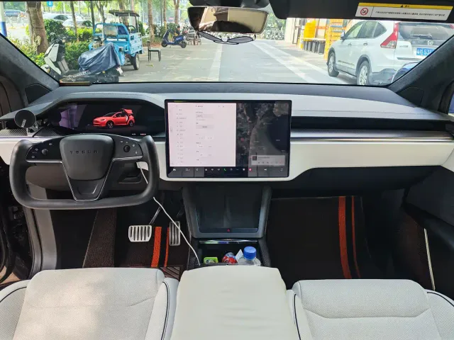 Tesla Model X — Фото автомобиля 4