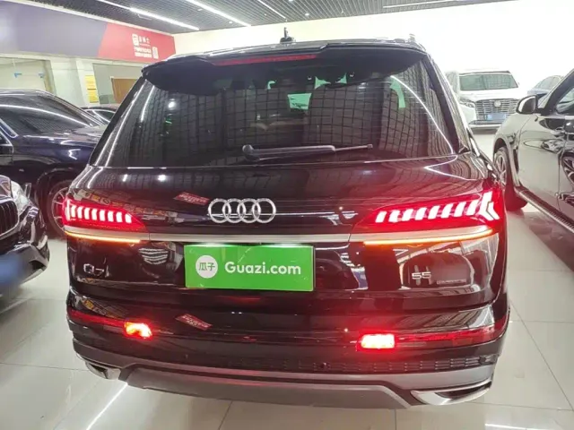 Audi Q7 — Фото автомобиля 5