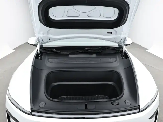 Tesla Model Y L — Фото автомобиля 15