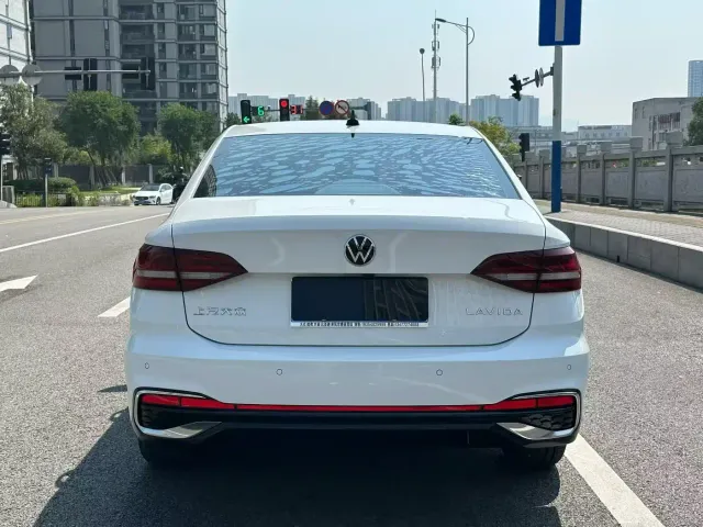 Volkswagen Lavida — Фото автомобиля 8