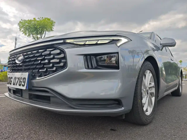 Ford Mondeo — Фото автомобиля 6